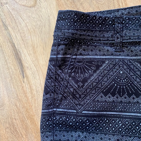 American Eagle *LIKE NEW* Tribal Print Midi Short - Picture 2 of 6